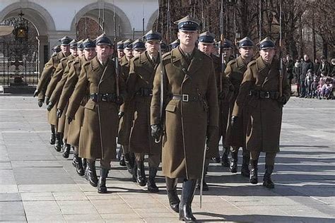  Keystone Cops – Nieokiełznane śmieszności w mundurach z epoki wojen