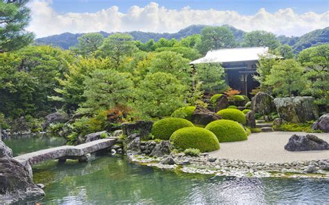 足立美術館 アクセス: 芸術と自然の融合を探る旅